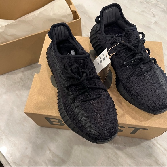 Yeezy Boost 350 V2 Onyx - Picture 5 of 13